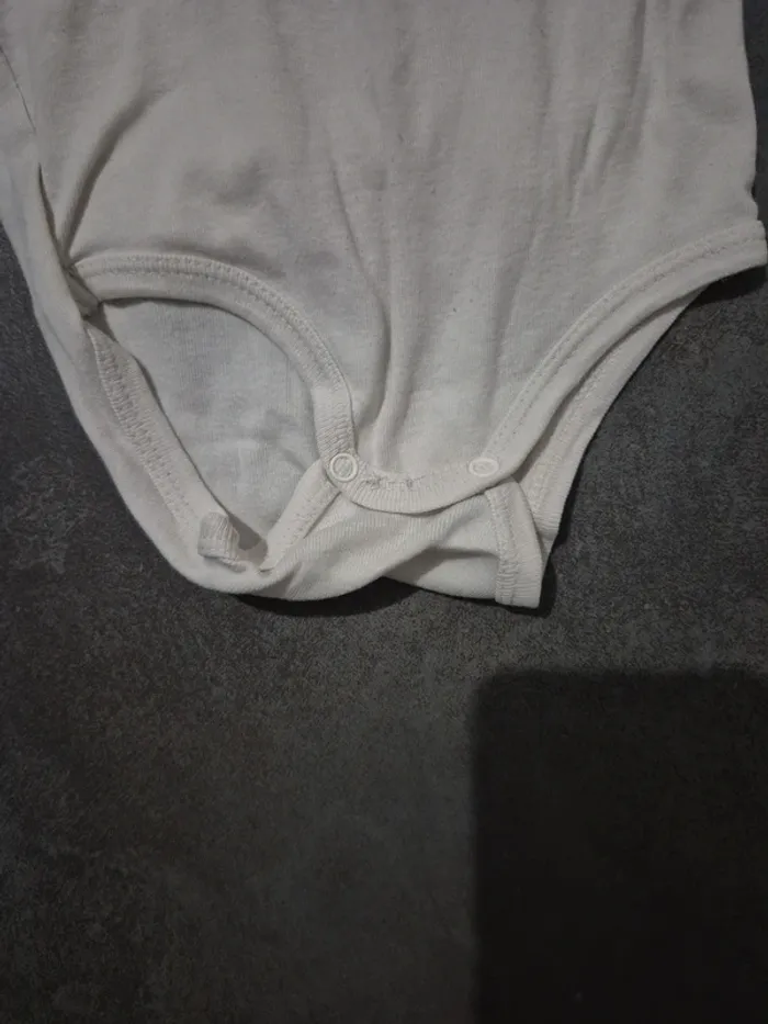 Lot 6 bodies manches courtes taille 12 mois bébé fille - photo numéro 14