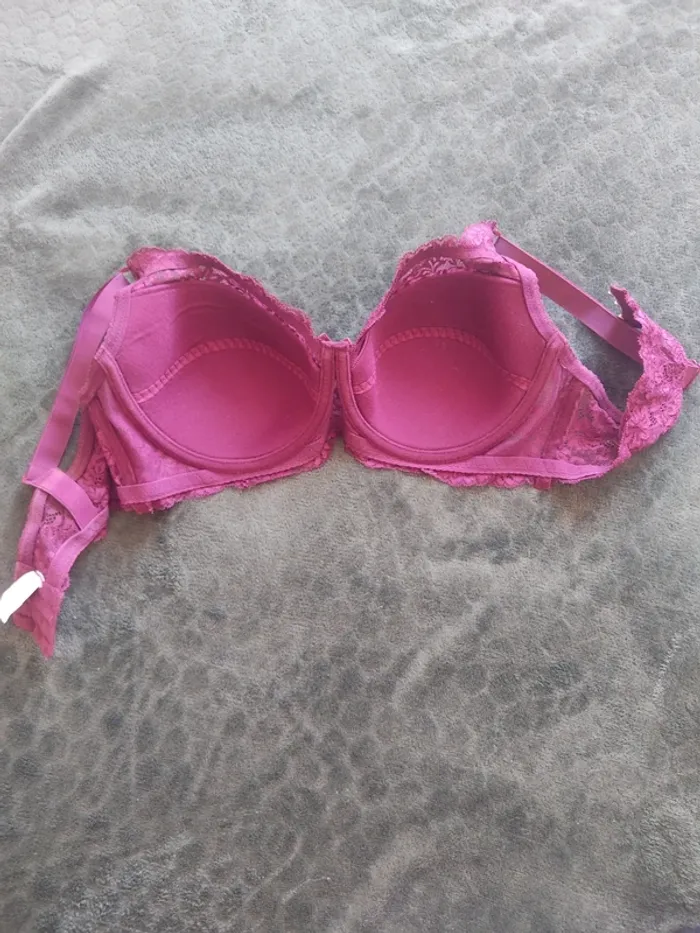 Soutien-gorge dentelle aubergine 90C bon état - photo numéro 5