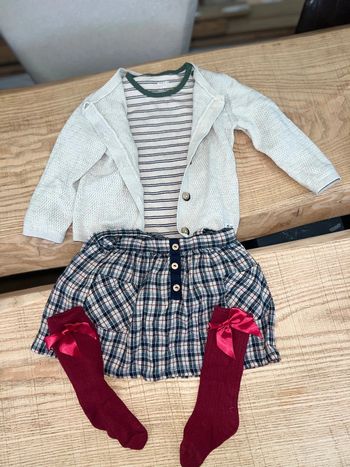 Ensemble 18 - 24 mois kiabi Zara gilet jupe à bretelles écossaises Bodie chaussettes hautes