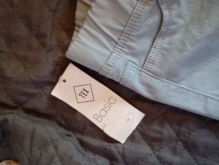 Pantalon neuf avec étiquette 4 ans - photo numéro 2