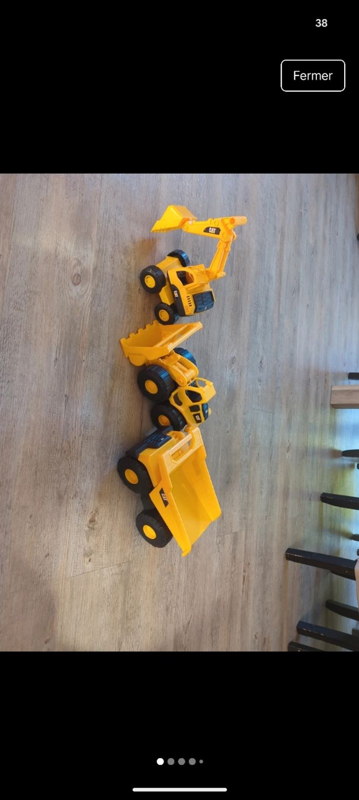 3 camions de chantiers