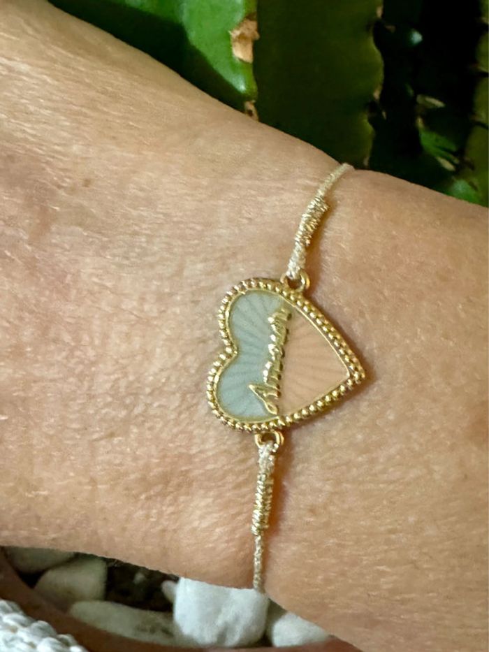 Bracelet réglable cordon doré cœur résine ciel et nude acier inoxydable or