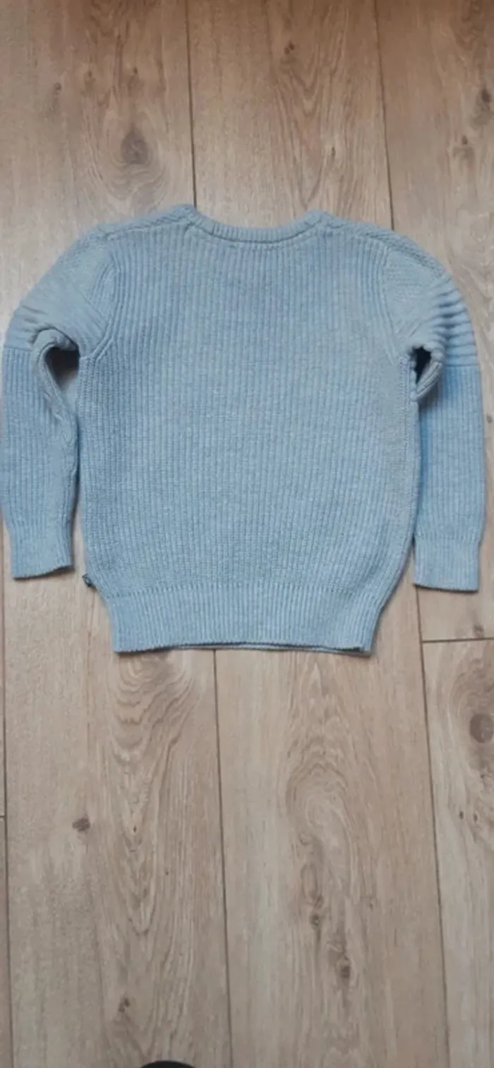 Pull okaidi col rond gris 4 ans en parfait état - photo numéro 3