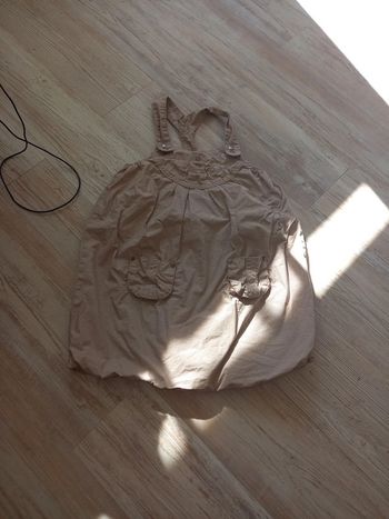 Robe boule à bretelles.