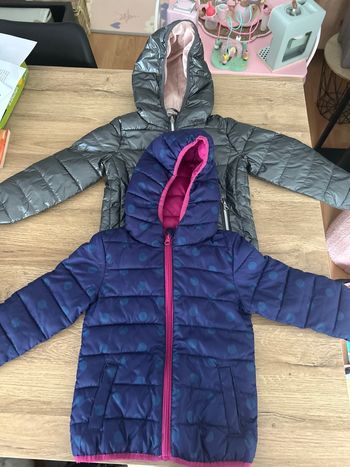 Lot deux vestes doudounes fille taille 4 ans Pocopiano