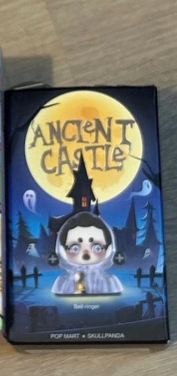 Popmart figurine Skull panda the ancient castle neuve