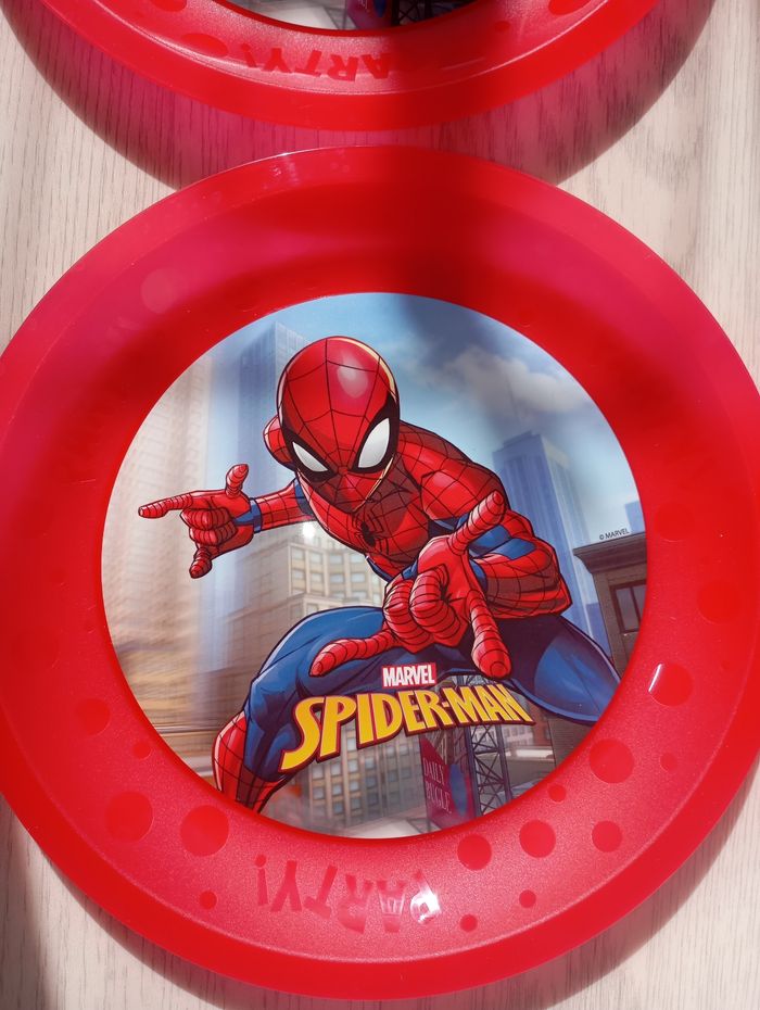 Lot de 4 assiettes en plastique rouges Spiderman Marvel 
NEUF
