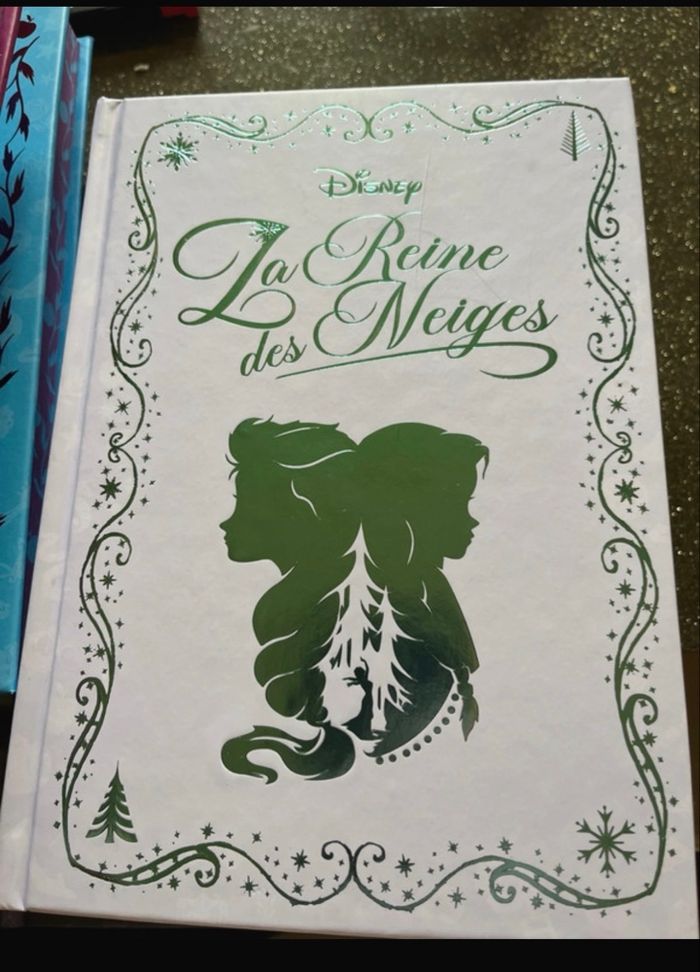 9 Livres Disney et 1 bloc note - photo numéro 1
