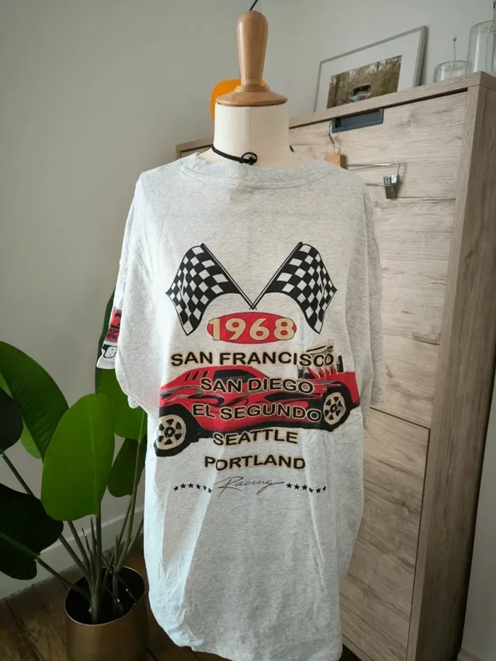 Tee shirt neuf - photo numéro 3