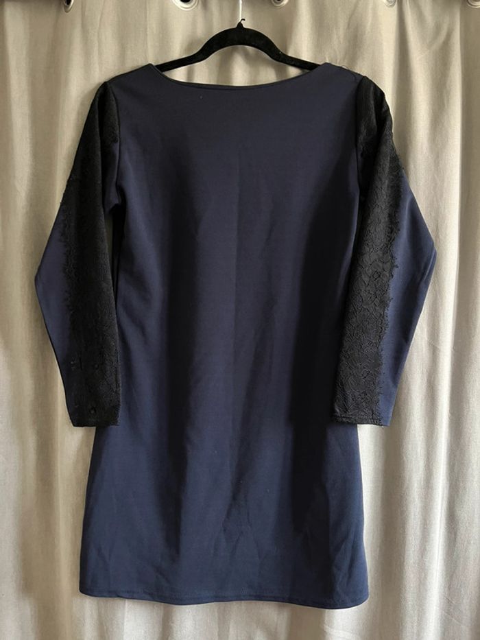 Robe tailleur chic bleu marine et détails en dentelle noir taille xs