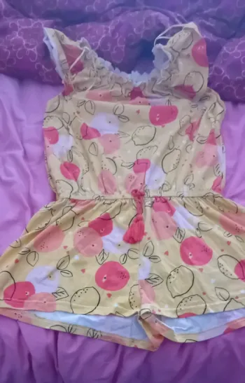 Très joli petit combi short 12 ans en parfait état