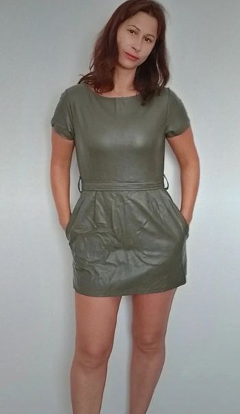 Robe courte similicuir kaki taille 38