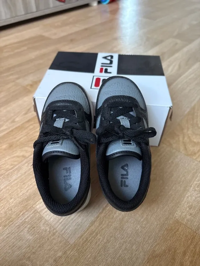 Chaussure Fila taille 26 - photo numéro 4