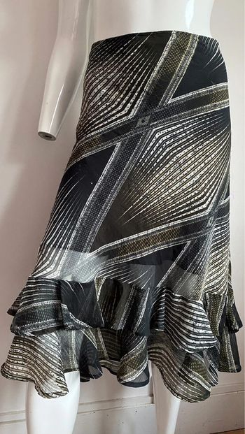 Jupe midi taille 48 kiabi à volants noire et beige