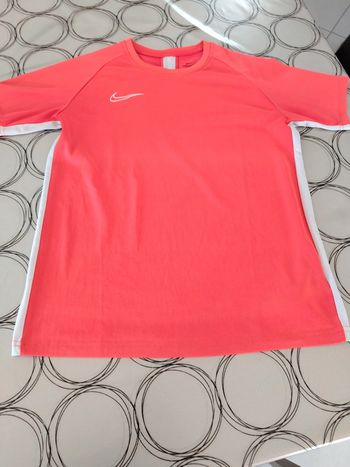 Tee shirt Nike 14 ans comme neuf