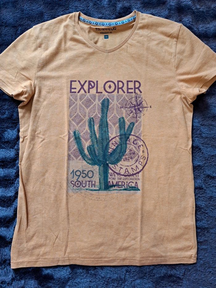 T-shirt moutarde avec imprimé, un choix audacieux pour un look décontracté et tendance 🌾