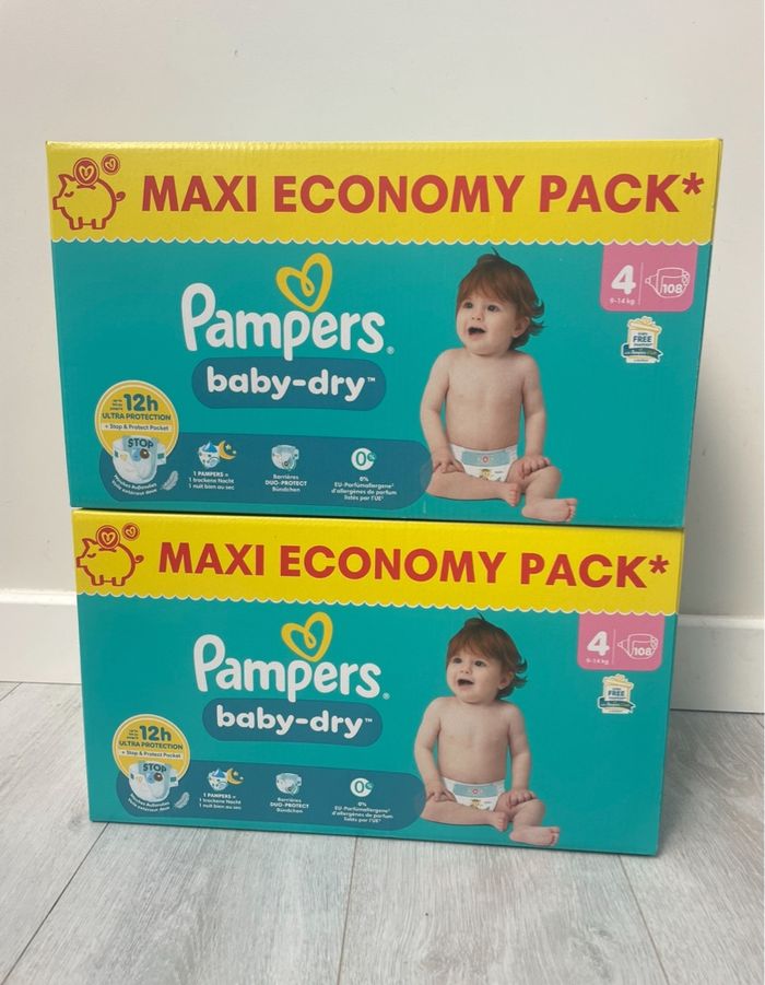 Pack neuf Pampers de 216 couches taille 4  (9-14kgs)