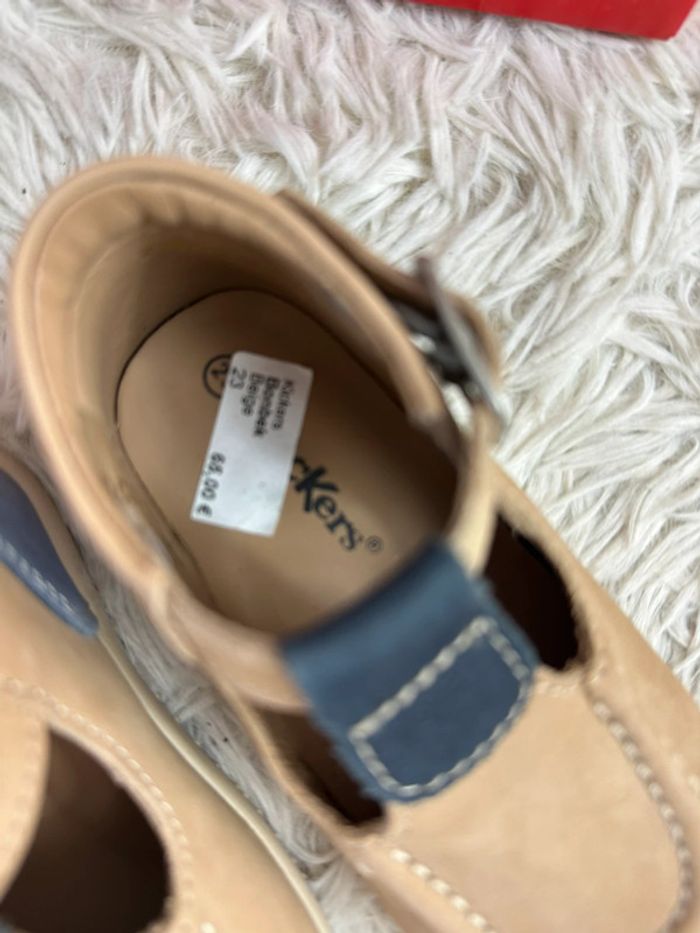 Paire de sandales Kickers taille 23 - photo numéro 3