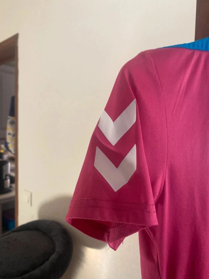 TEE shirt de sport marque Hummel très bon etat taille 38 - photo numéro 3