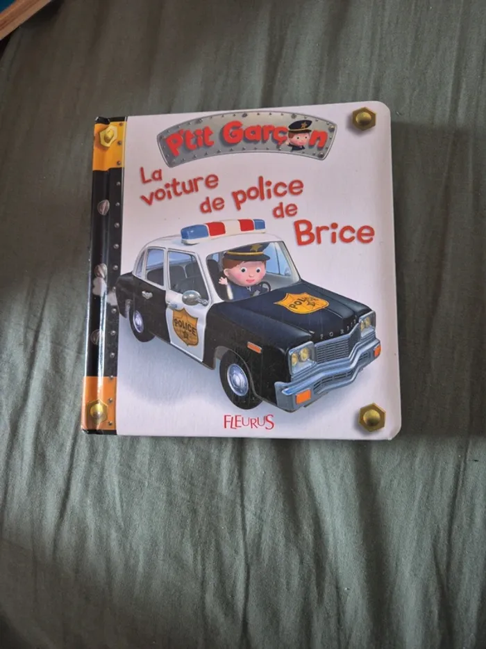 Livre ptit garçon la voiture de police de Brice