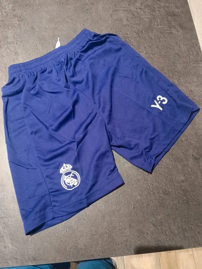 Tenue foot Real Madrid violet 120 ans. T.26 - photo numéro 3