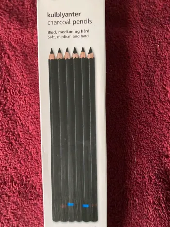 Crayons  charbon  bois doux moyen  dur