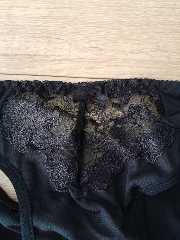 soutien gorge dentelle noire 95D + culotte L - photo numéro 4