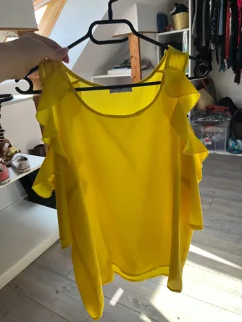Top jaune