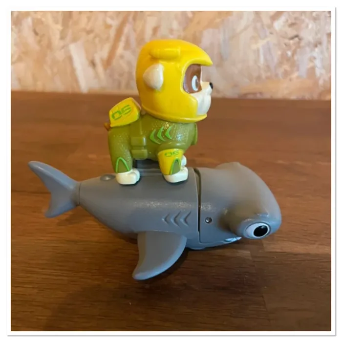 Idée Cadeau 🎁 Figurine Aqua Pups de Ruben avec son requin marteau de la Pat Patrouille - photo numéro 15
