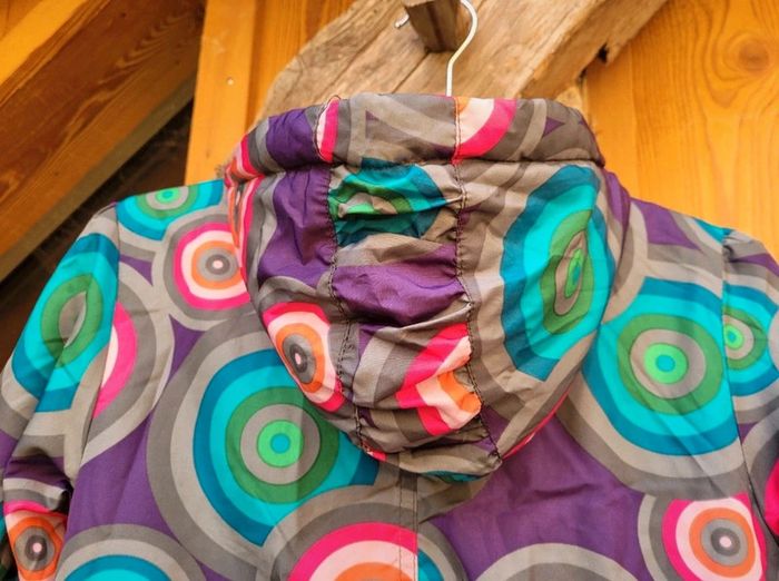 Manteau réversible à capuche Desigual, un côté noir l'autre à motifs ronds colorés 🍭, 14 ans - photo numéro 11