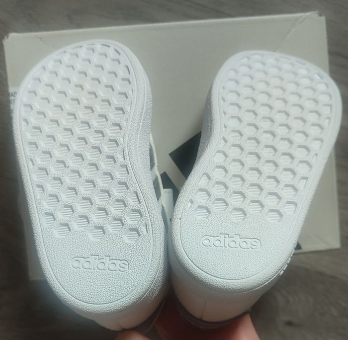 Basket adidas taille 22 - photo numéro 5