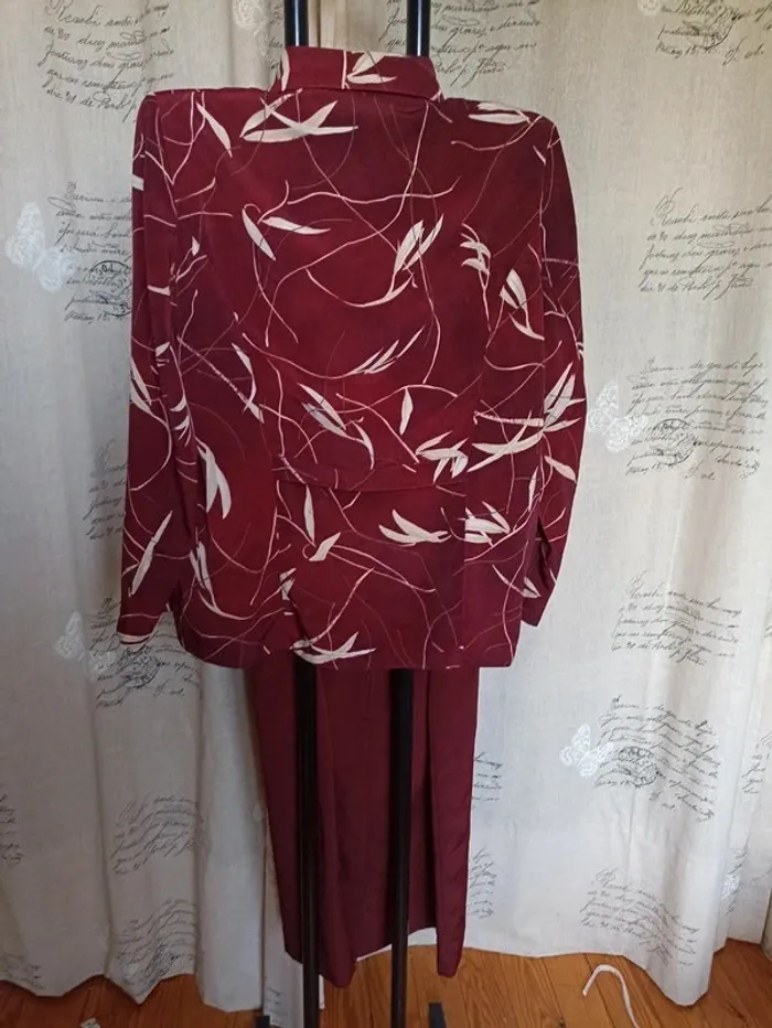 Tailleur Taille 48 Tres belle qualité - photo numéro 2