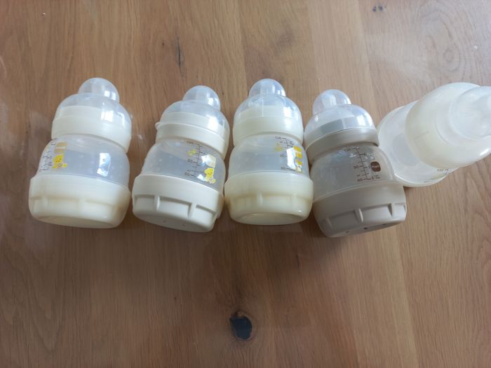 5 Biberons mam en plastique 130 ml