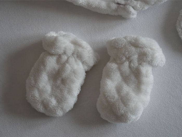 Ensemble velours blanc/écru fantaisie Kiabi : bonnet + écharpe + moufles pour bébé Taille : 0/3 mois - photo numéro 4