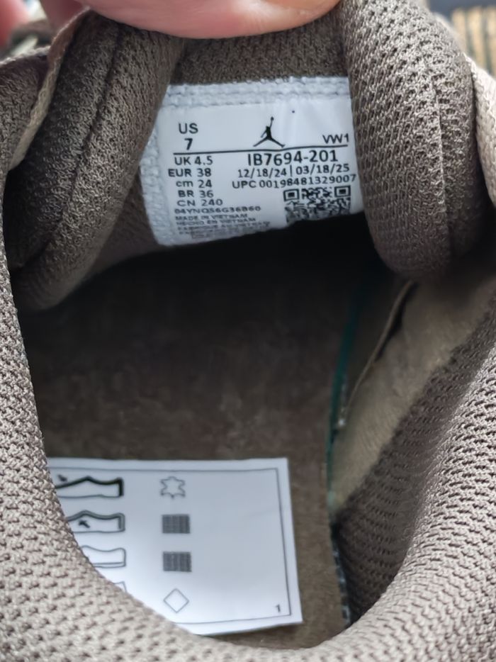 Air Jordan 4 rm taille 38 authentique - photo numéro 4