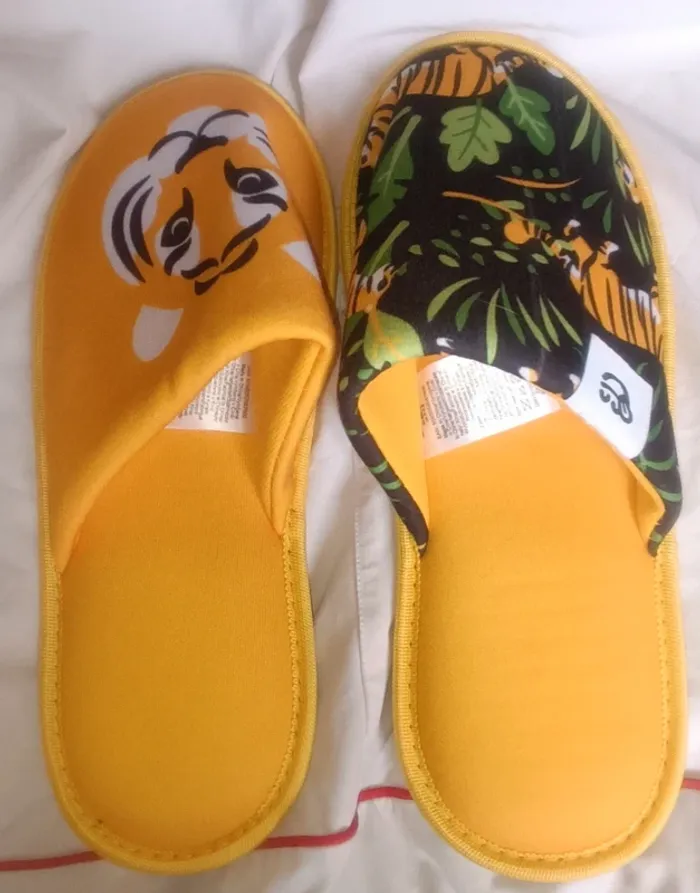 Pantoufles jaunes tigre dedoles