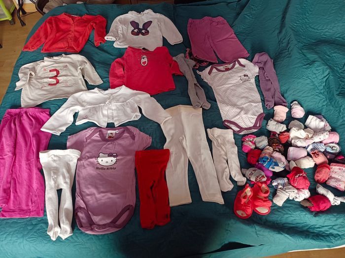 Lot de vêtements bébé fille de 3 à 24 mois - photo numéro 1