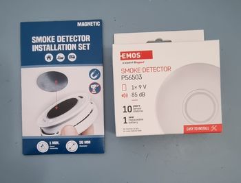 Detecteur de fumée et son support magnétique 