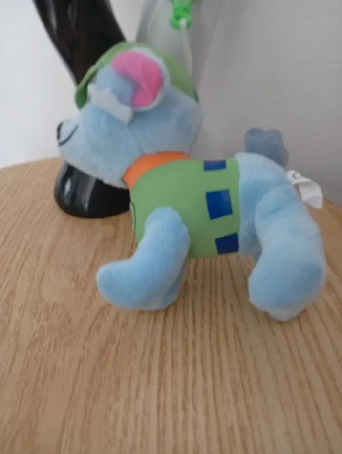 Petite peluche rocky pat patrouille peluche chien - photo numéro 4