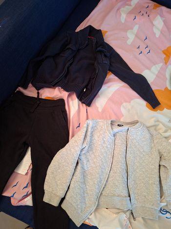 Lot 5 ans garcon 2 gilets et 1 pantalon