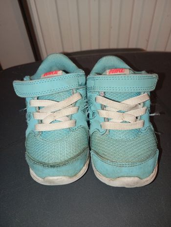 Chaussure Nike taille 22 