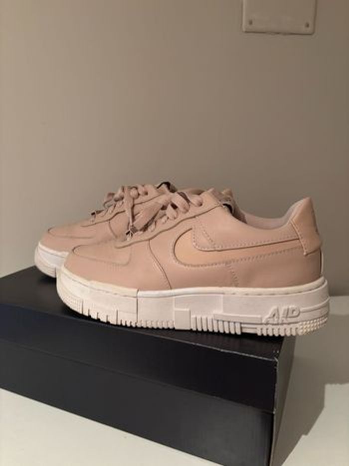 Air force 1 pixel beige/rose femme neuf T37,5