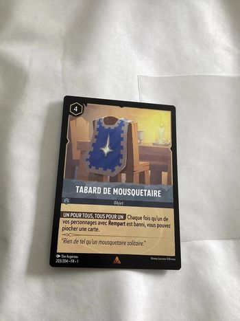 carte disney lorcana FR tabard de mousquetaire objet 203/204.FR.1  Non foil première édition
