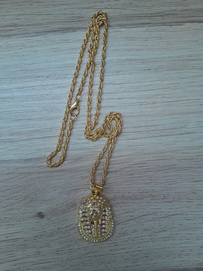 Collier pendentif Egyptien, Pharaon avec strass, couleur doré