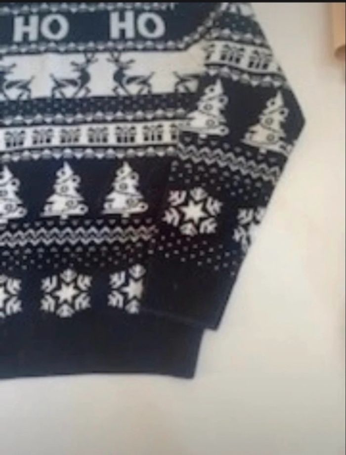 Pulls TRES BON ÉTAT pour garçon taille 7/8 ans couleurs noir et blanc thème de Noël 🦌 - photo numéro 4