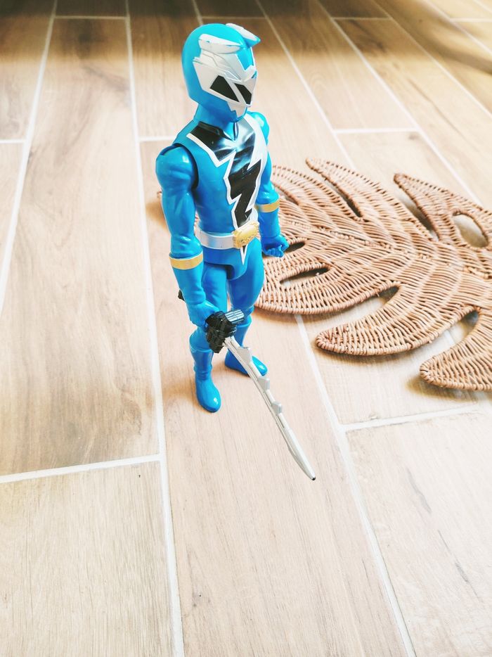 🙅Power rangers dino fury figurine ranger bleu 30 cm avec son épée marque hasbro - photo numéro 4