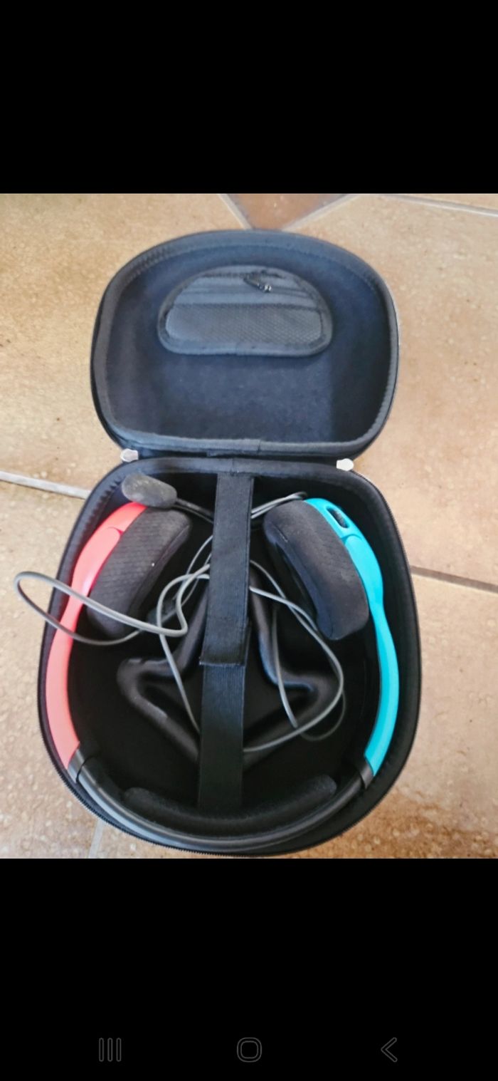 Casque filaire switch et sa sacoche de transport