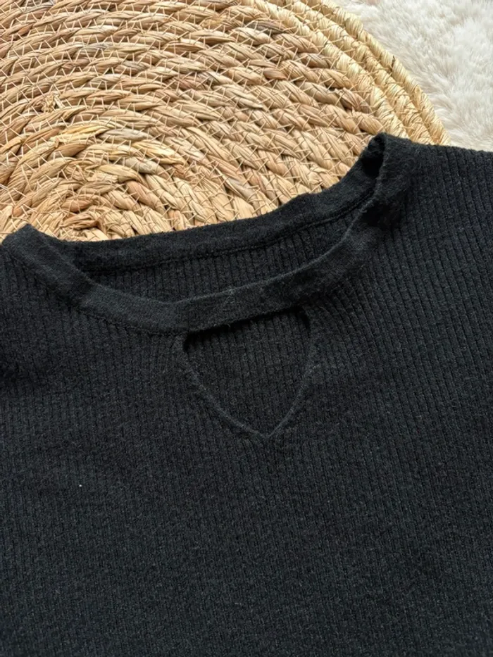 Pull noir - photo numéro 3