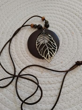 Collier bois et métal neuf
