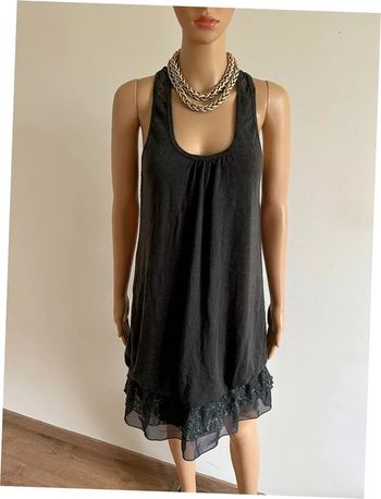 Robe grise kaki neuve sans manches avec dentelle Molly Bracken taille unique